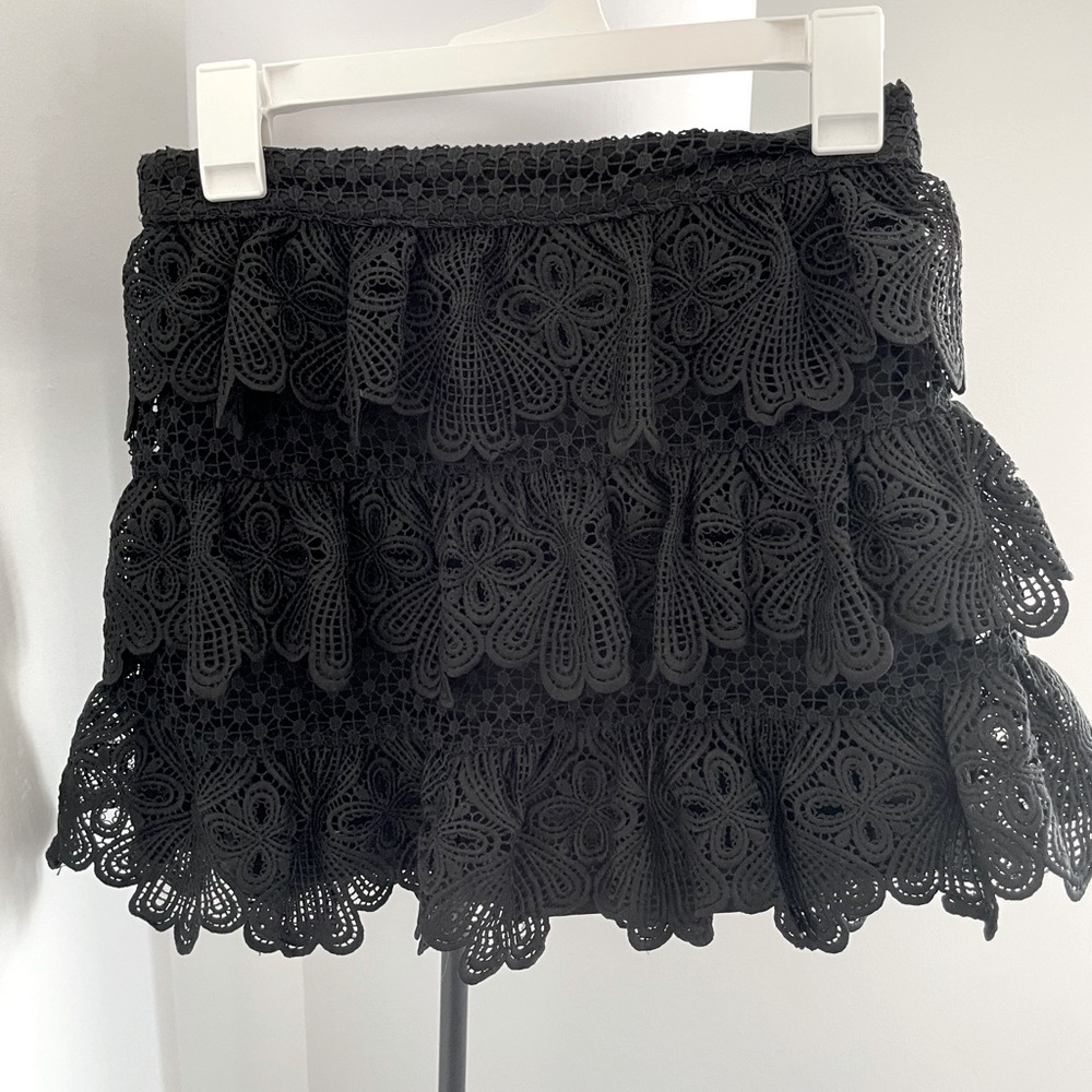 Adorable black skirt - NEW WITHOUT TAGS. NEVER WORN.